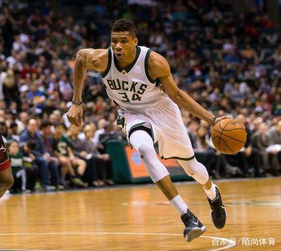 意天空：米兰欧冠出局后，伊布在训练基地暴怒批评球队.