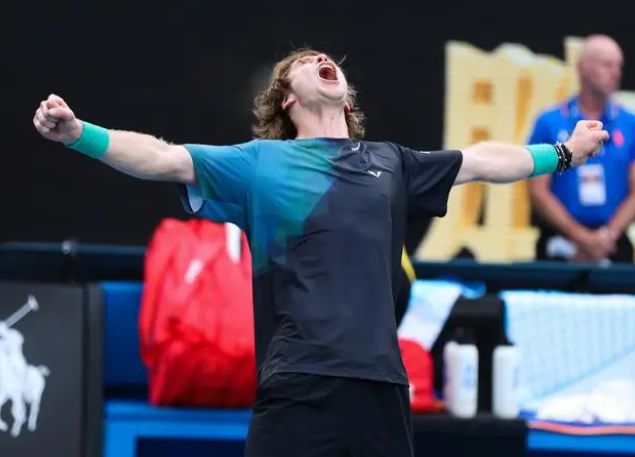 街头是车笛 街头是车笛